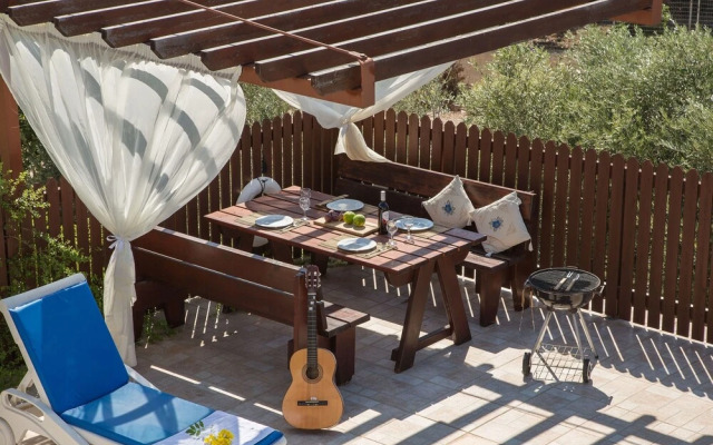 Coral Bay Sunlight Villa