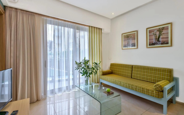 Leonidas Hotel & Apartments