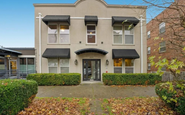 Extended Stay Comfort Fast Wi-fi Downtown!