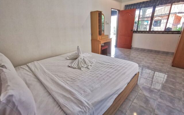 Eakmongkol Villas