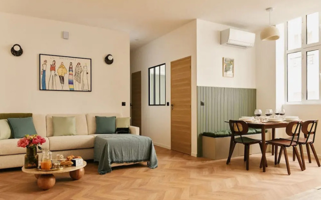 Lavie Maison Central Marais AC Hot Tub