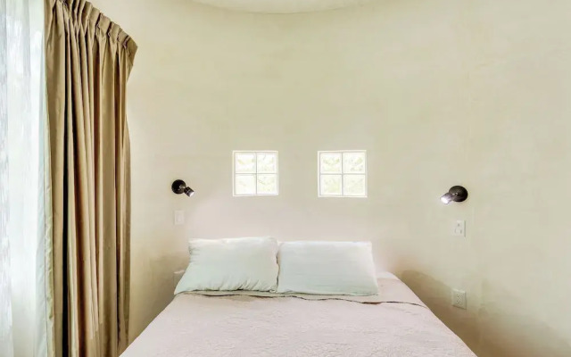 Serene Stay Pool Spa Tub and Bikes