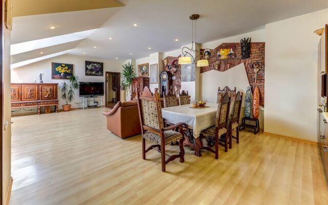 Home4day Spacious loft in the heart of Petersburg