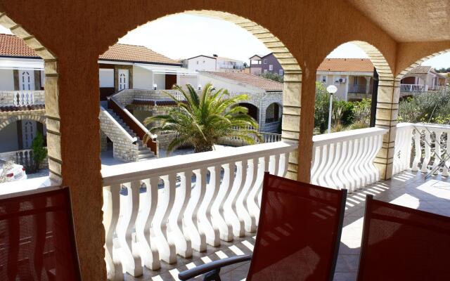 Almond - A2(4+2) in Vir