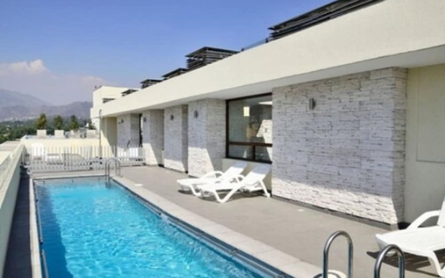 Charming Studio - w/Mountain View, Pool, & Gym