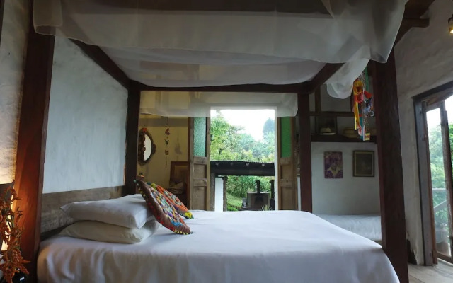 Viga Vieja Cabaña Rustica by Nomad Guru