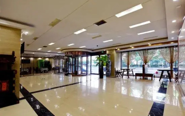 Dandong Dihao Business Hotel (Yalujiang Broken Bridge)