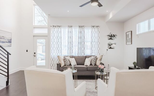 Sanitized Newly Designed Super Chic Indy Home Near Fountain Square!