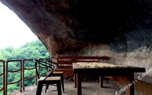 Zizai Pingjiang Wild Luxury Resort