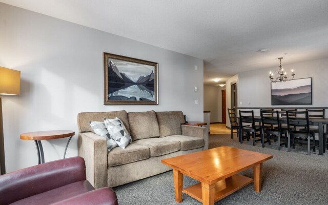 LARGE 2-Br 2-Ba | Ski In/Out | Pool & Hot Tubs | Central Upper Village Location