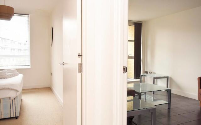 1 BR Home by Borough Market W/balcony, 2 Guests