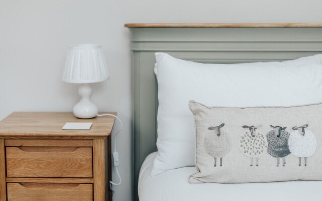 Olive Tale - From 225 Per Night