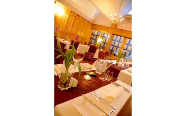 The Glen Yr Afon House Hotel