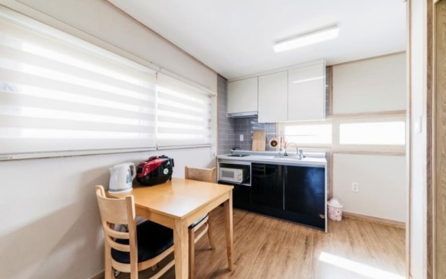 Jeju Gamsugul Pension