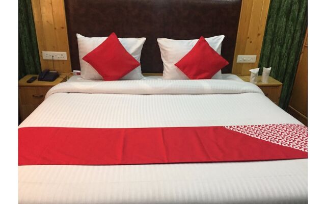 OYO 27855 Hotel Holiday Villa