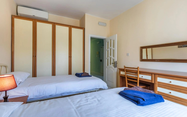 Fantastic 3 Bedroom Duplex Penthouse with Terrace