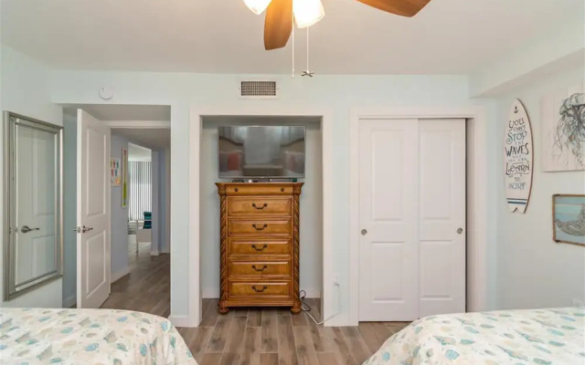 Shoreline Towers 1073