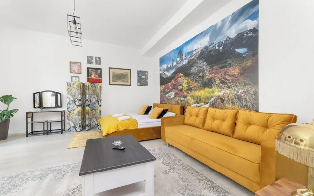 Yellow Apartment in Bytom by Renters