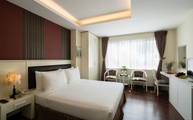 Hampton Hotel By Jinnu Lai