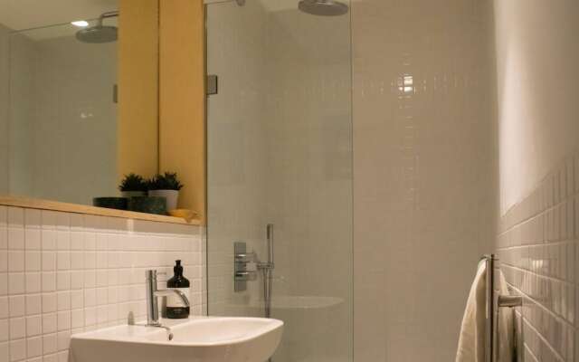 Stunning Canal Side 3 Bedroom House in East London