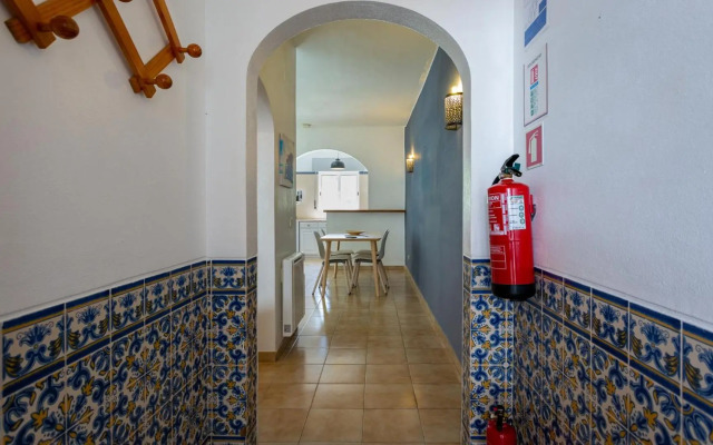 Charming Beachside Apartment w/ Pool by LovelyStay