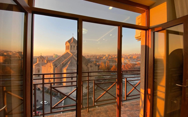 Kajaznuni Street, 3 bedrooms Luxury & Unique apartment QA444