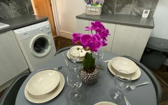 Beulah House & Apartment Family Beach Retreat