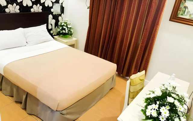 OYO 252 Hotel Euroasia (Vaccinated Staff)