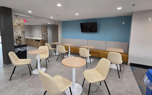 Microtel Inn & Suites by Wyndham Brandon