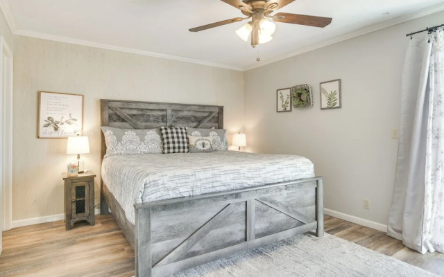 Branson Family Condo: Golf, Relax & Swim!