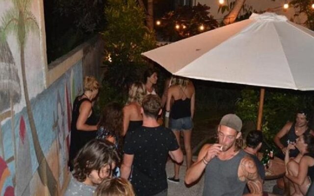 Wave Hunters Surf Camp