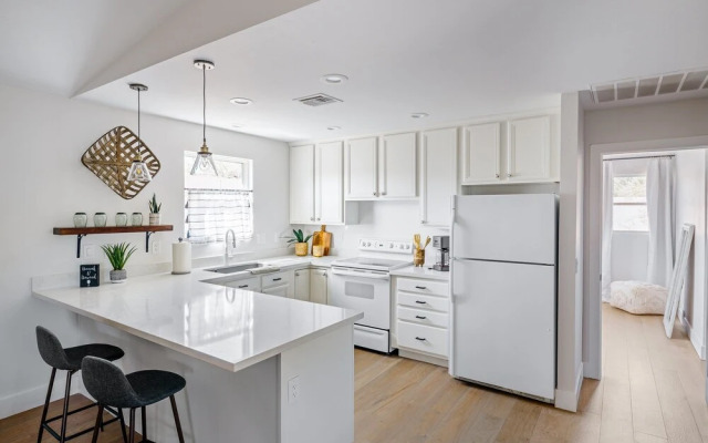 Majestic Mountain Mansion-pool -spa & Guest House