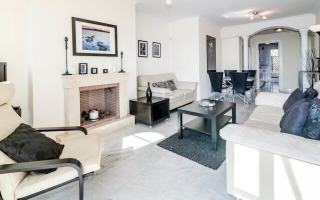 SAA-Great 2 bed apt 10 min walk to Puerto Banus