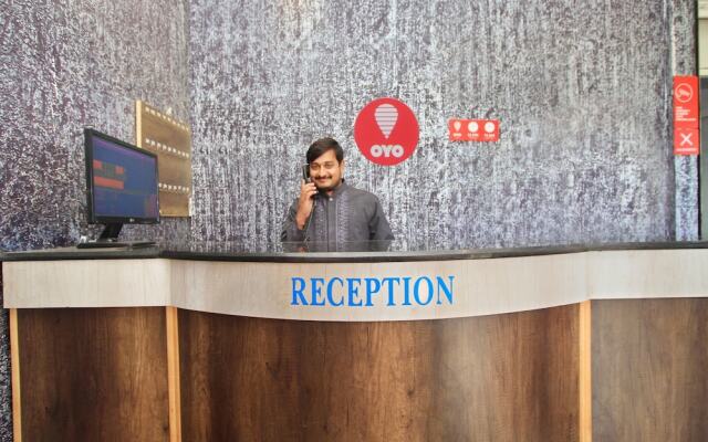 OYO 10656 Hotel Shravya Residency