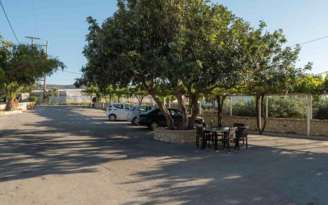 Petritos Rooms and Studios