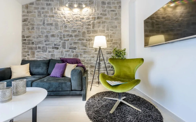 Holiday Home with Private heated Pool, Sea view & Basketball Court