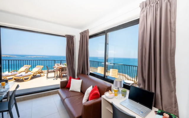 Islet Seafront Penthouse with Hot tub