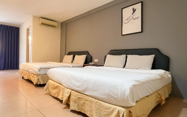 OYO 43955 N9 Business Hotel