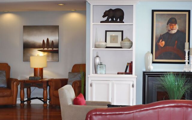 Oak Island Resort & Conference Centre