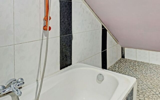 Hotel O Harwin Homestay