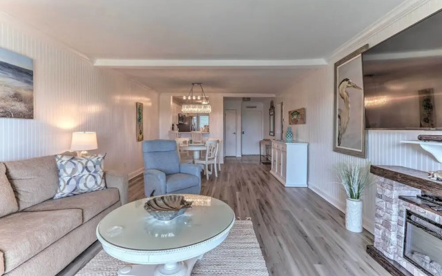 Harbor Island Beach Retreat - Steps to Ocean!