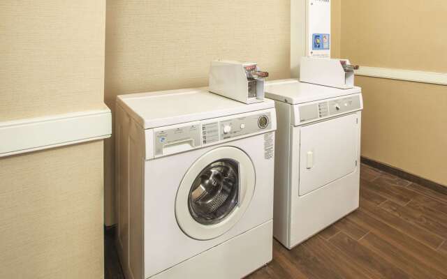 La Quinta Inn & Suites by Wyndham Mechanicsburg - Harrisburg