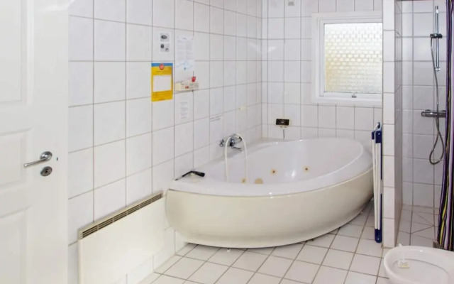 Enticing Holiday Home in Hemmet near Sea