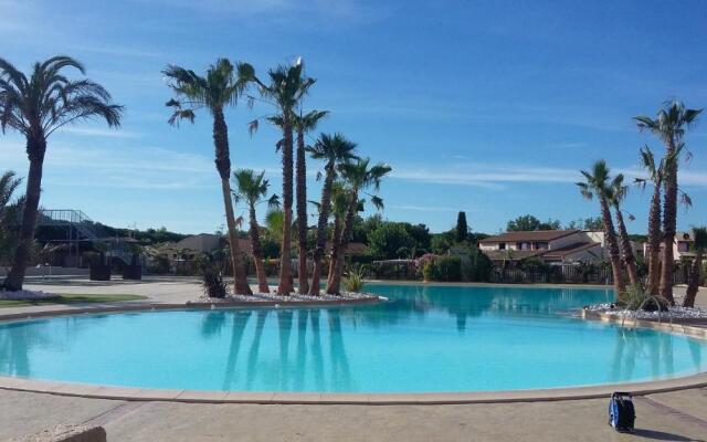 Domaine de vacances à 600m de la plage villa 3 chambres climatisées 7 couchages WIFI terrasse parking animations et piscines en supplément LRPDSR8