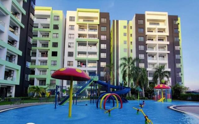 HOMESTAY @ COMFY CONDO with Waterpark, Pool, Playground & Gym