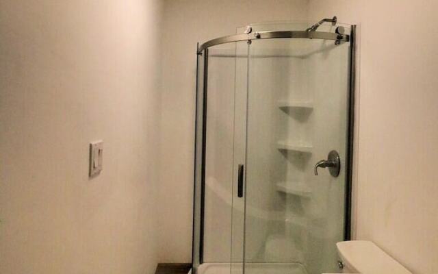 1 Maple Avenue 2 Bedroom Home by Redawning