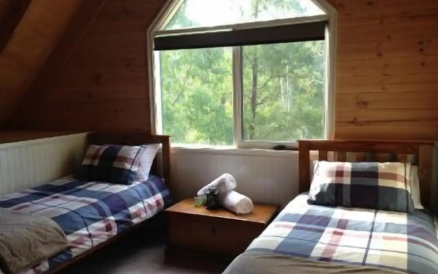 Kookas Cottage – Guest Rooms – Sawmill Settlement