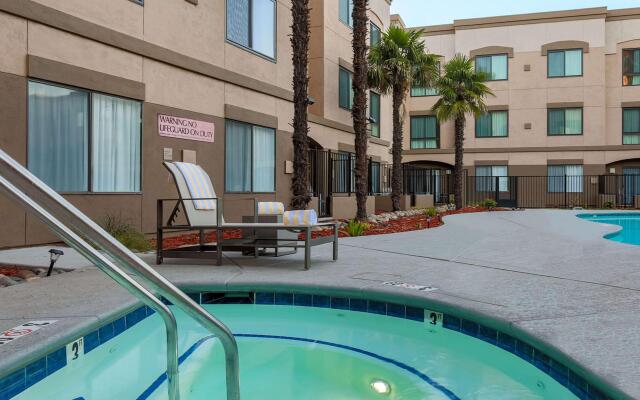 DoubleTree Suites by Hilton Hotel Sacramento - Rancho Cordova