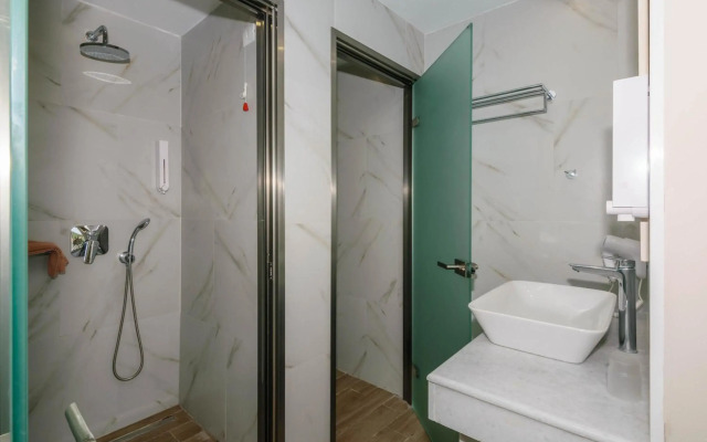 Belussi Beach Hotel & Suites