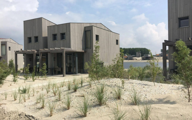 Oasis Punt-West Hotel & Beach Resort
